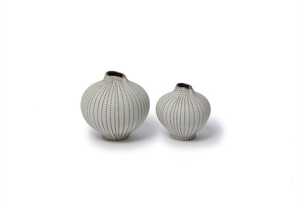 Line vase – Brown Dots